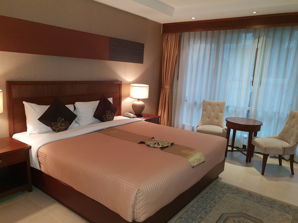 Bangkok-De Arni Hotel Bangkok, Le Méridien Bangkok Spa and Patpong Night Market are also just a short walk away.
